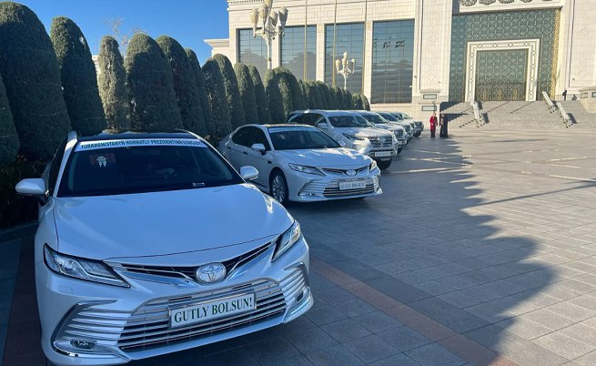 Автомобили от Президента Туркменистана лучшим курашистам